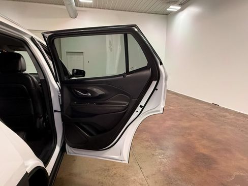 Used 2023 GMC Terrain SLT AWD/4WD image 65