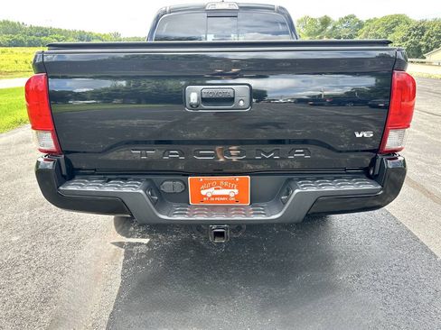 Used 2017 Toyota Tacoma TRD Sport w/ Tow Package AWD/4WD image 7