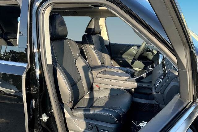 Certified 2026 INFINITI QX80 Luxe w/ Cargo Package AWD/4WD image 28