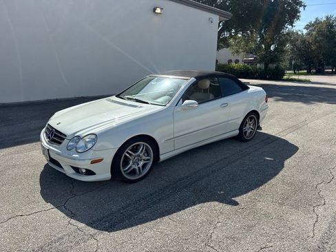 Used 2009 Mercedes-Benz CLK 550 Cabriolet w/ Premium II Pkg image 4