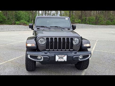 Used 2023 Jeep Gladiator Sport AWD/4WD image 3