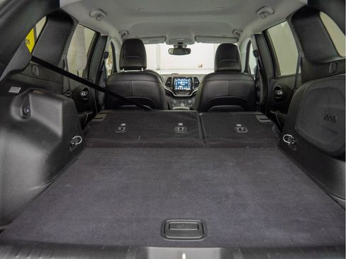 Used 2019 Jeep Cherokee Limited image 19