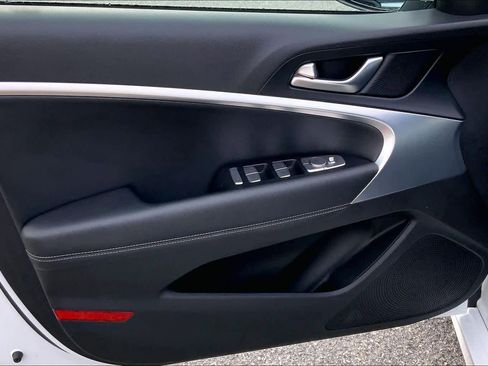 Used 2023 Genesis G70 2.0T image 38