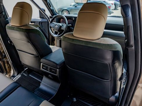 Used 2025 Lexus GX 550 AWD/4WD image 32