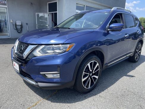 Used 2017 Nissan Rogue SL w/ SL Premium Package image 3