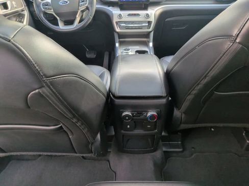 Used 2022 Ford Explorer XLT w/ Equipment Group 202A AWD/4WD image 27