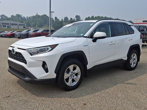 Certified 2021 Toyota RAV4 XLE w/ Convenience Package AWD/4WD image 3