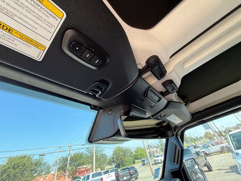Used 2022 Jeep Wrangler Unlimited Sahara AWD/4WD image 22