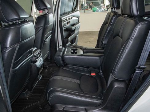 Used 2025 Honda Pilot Touring image 15