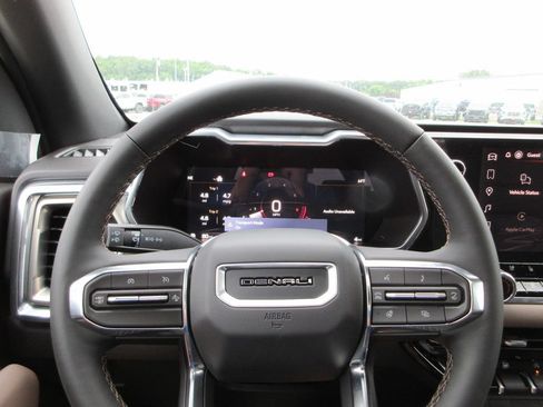 New 2026 GMC Canyon Denali AWD/4WD image 17