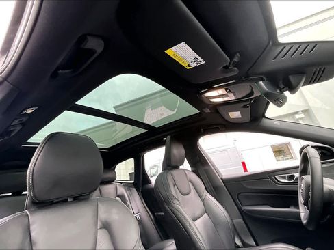 Used 2024 Volvo XC60 T8 Ultimate image 13