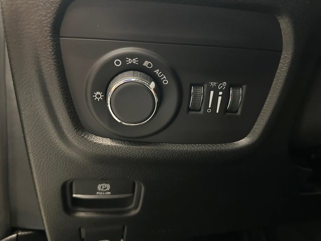 Used 2023 Jeep Grand Cherokee Altitude AWD/4WD image 24