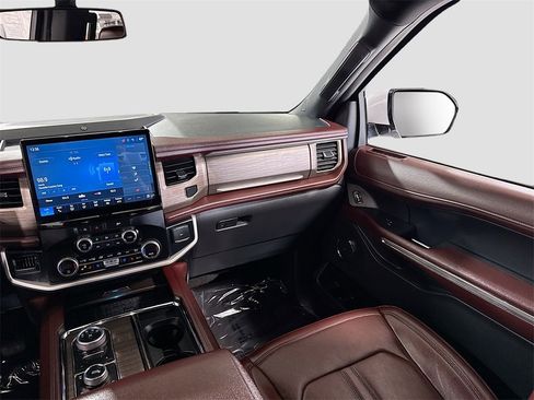 Used 2023 Ford Expedition Limited image 18