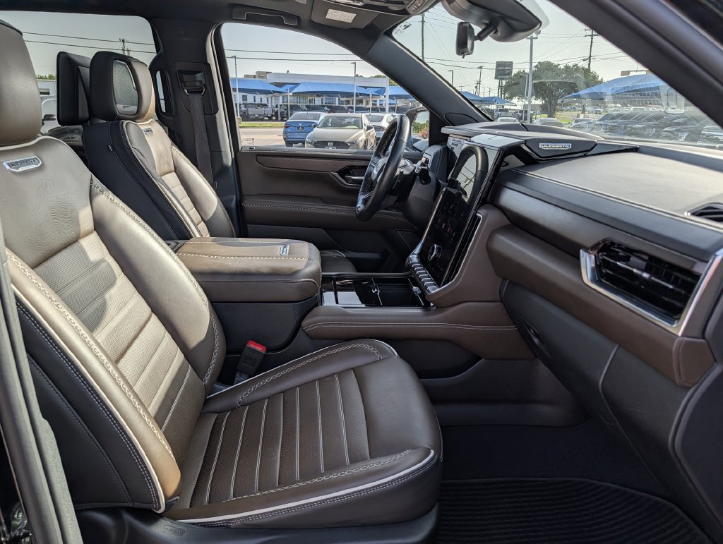 New 2025 GMC Yukon Denali Ultimate AWD/4WD image 35