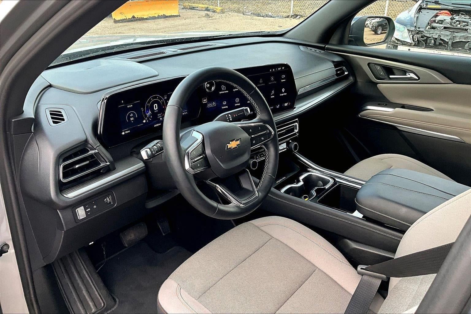 Used 2026 Chevrolet Traverse LT w/ Driver Confidence Package FWD image 15