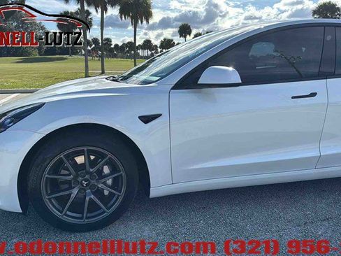 Used 2023 Tesla Model 3 Standard Range image 4