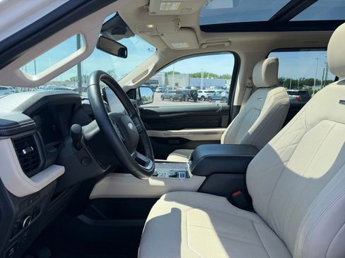 Used 2024 Ford Expedition Platinum AWD/4WD image 9