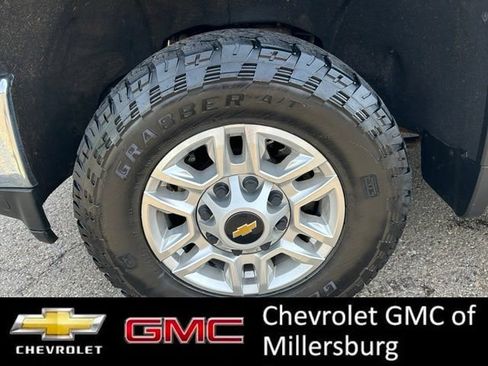 Used 2021 Chevrolet Silverado 2500 LT w/ Convenience Package AWD/4WD image 11