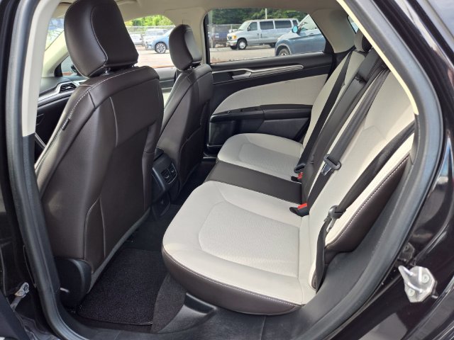 Used 2020 Ford Fusion SE w/ Equipment Group 151A FWD image 11