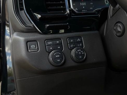 Used 2022 Chevrolet Silverado 1500 ZR2 w/ Technology Package AWD/4WD image 17