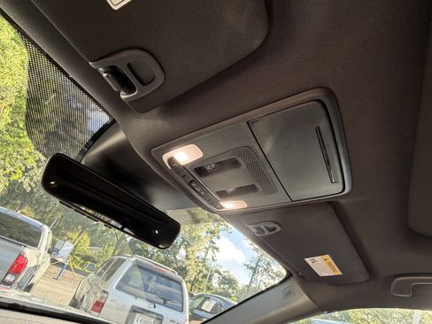 Used 2025 Honda Pilot TrailSport image 28