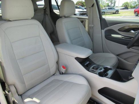 Used 2024 GMC Terrain Denali w/ Black Diamond Edition AWD/4WD image 9