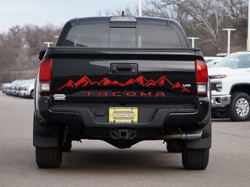 Used 2019 Toyota Tacoma TRD Off-Road image 4