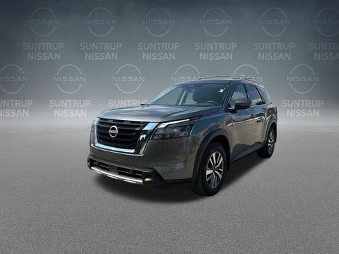 Used 2025 Nissan Pathfinder SL FWD image 32