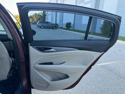 Used 2018 Buick Regal Preferred w/ Sights and Sounds Package image 19