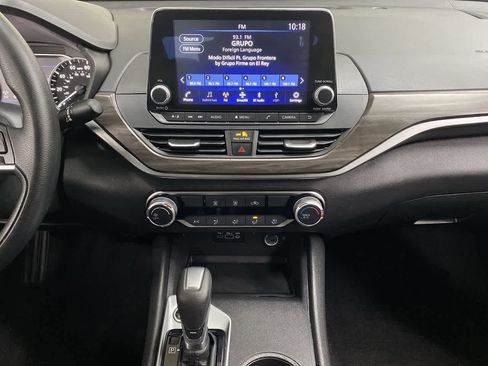 Used 2025 Nissan Altima 2.5 SV FWD image 24