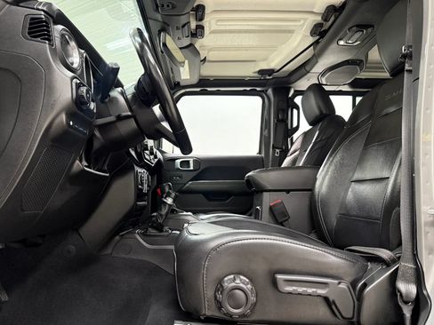 Used 2022 Jeep Wrangler Unlimited Sahara AWD/4WD image 4
