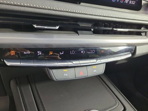 Used 2025 Cadillac XT4 Premium Luxury FWD image 27
