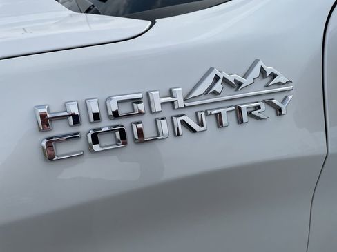 Used 2023 Chevrolet Silverado 1500 High Country w/ High Country Premium Package AWD/4WD image 4