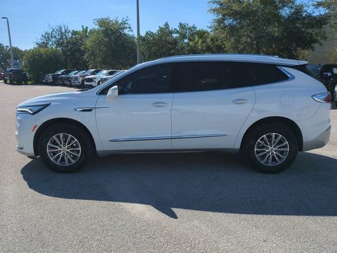 Used 2024 Buick Enclave Essence FWD image 8
