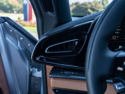 Certified 2025 Ferrari Purosangue image 32