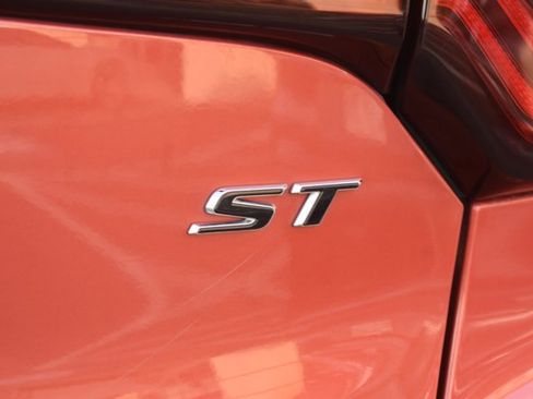 Used 2024 Buick Encore GX Sport Touring w/ Comfort Package image 8