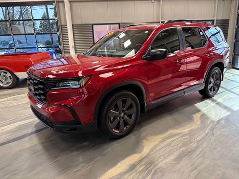 Used 2025 Honda Pilot Sport image 37