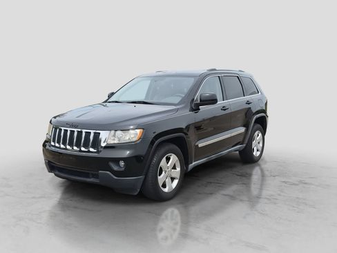 Used 2011 Jeep Grand Cherokee Laredo AWD/4WD image 4
