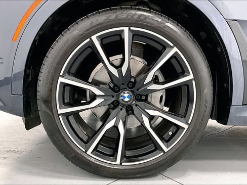 Used 2022 BMW X7 xDrive40i w/ M Sport Package AWD/4WD image 8