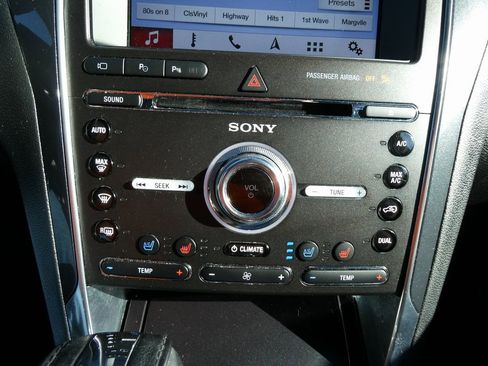 Used 2018 Ford Explorer Limited w/ Equipment Group 301A image 32