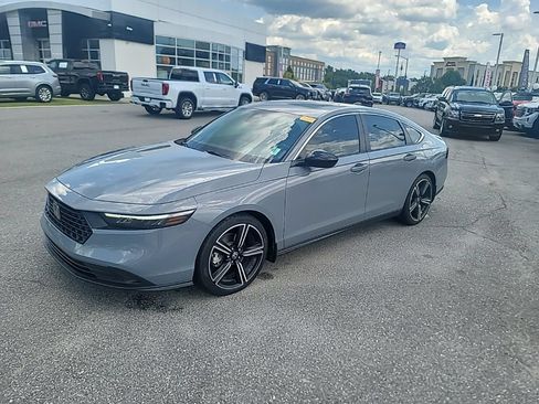 Used 2025 Honda Accord Sport image 3