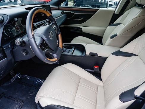 Used 2025 Lexus ES 300h w/ Accessory Package (Z2) FWD image 19