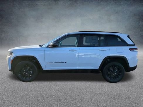 New 2026 Jeep Grand Cherokee Altitude AWD/4WD image 7