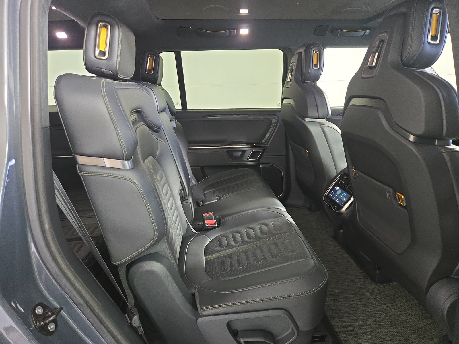 Used 2022 Rivian R1S Launch Edition Quad AWD/4WD image 23