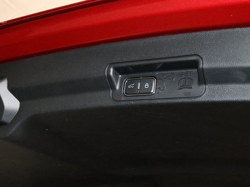 Used 2023 Ford Explorer Limited image 34