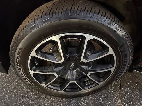 Certified 2023 Chevrolet Suburban RST image 40