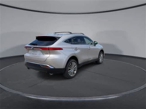 Used 2021 Toyota Venza XLE w/ Softex Package image 8