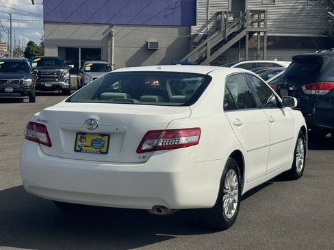 Used 2011 Toyota Camry LE FWD image 6