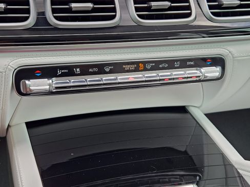 Certified 2025 Mercedes-Benz Maybach GLS 600 4MATIC image 16