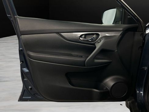 Used 2016 Nissan Rogue SL w/ SL Premium Package image 33